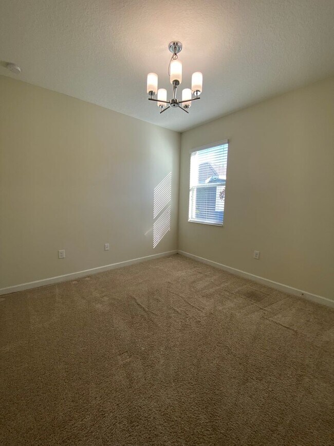 Building Photo - Four Bedroom House in Prime Location near ...