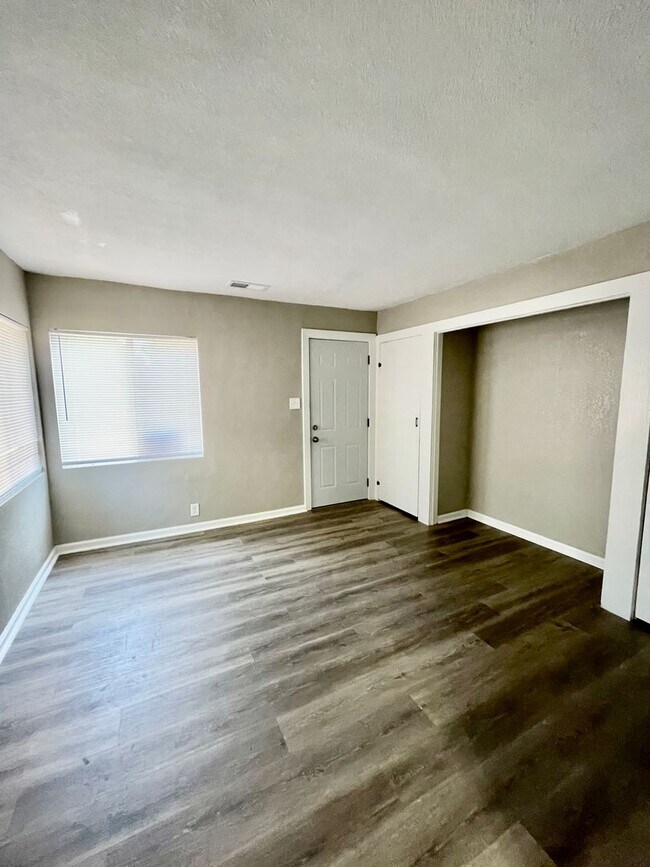 Foto del edificio - Remodeled Studio HOUSE with Fence and Garage