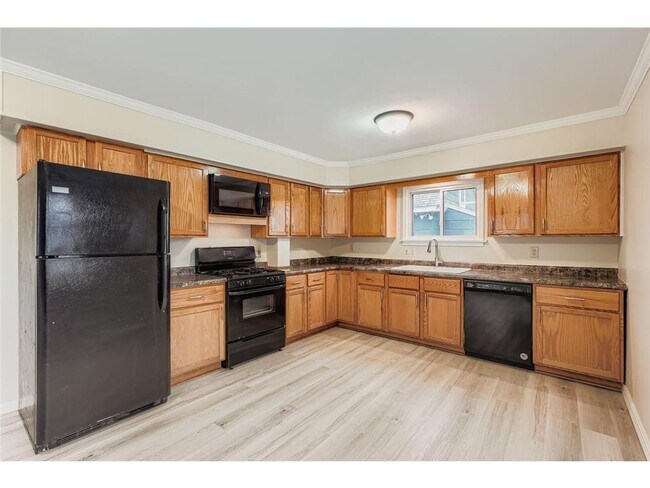 Foto del edificio - 475 Lawson Ave W