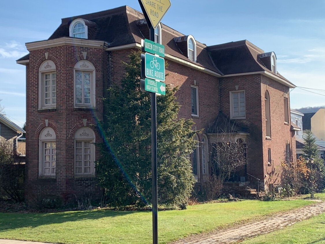 120 N Drake St, Titusville, PA 16354 Townhouse for Rent in Titusville