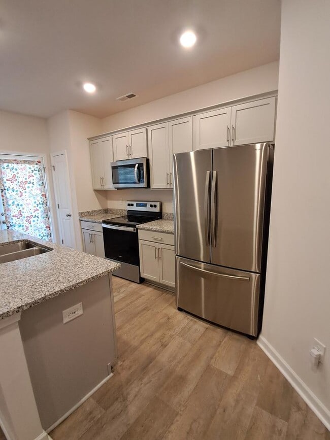 Building Photo - 1204 Gracie Ln