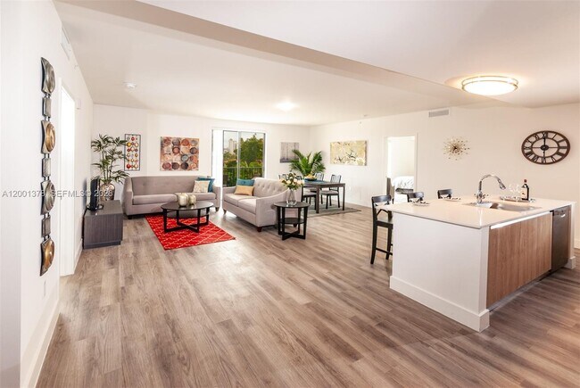 Building Photo - 26 Santillane Ave