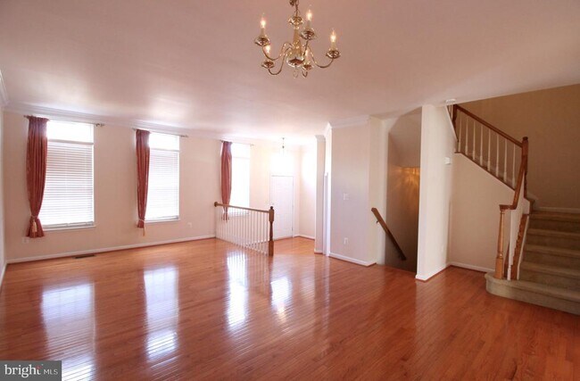 Foto del edificio - 21485 Trowbridge Square