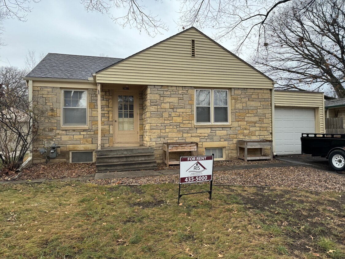 2811 S 44th St, Lincoln, NE 68506 House Rental in Lincoln, NE