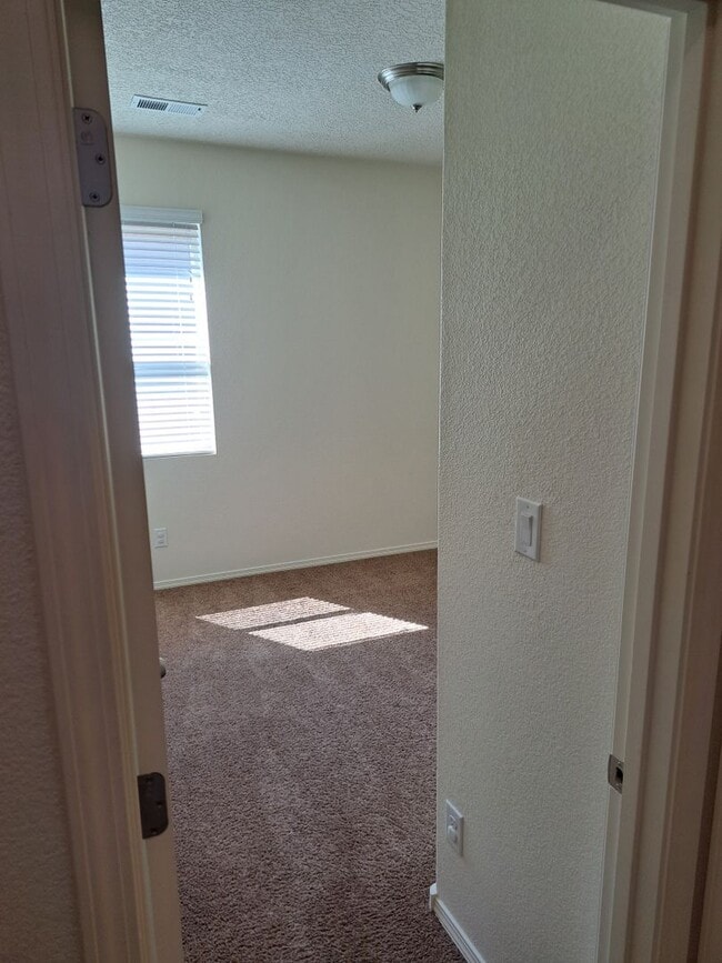 Foto del edificio - 4 BED/2 BATH HOME IN A NORTHWEST ALBUQUERQ...
