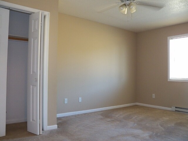 Building Photo - 2035 Vista View Dr