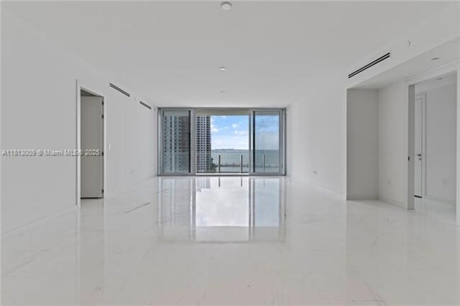 Building Photo - 300 Biscayne Blvd Way