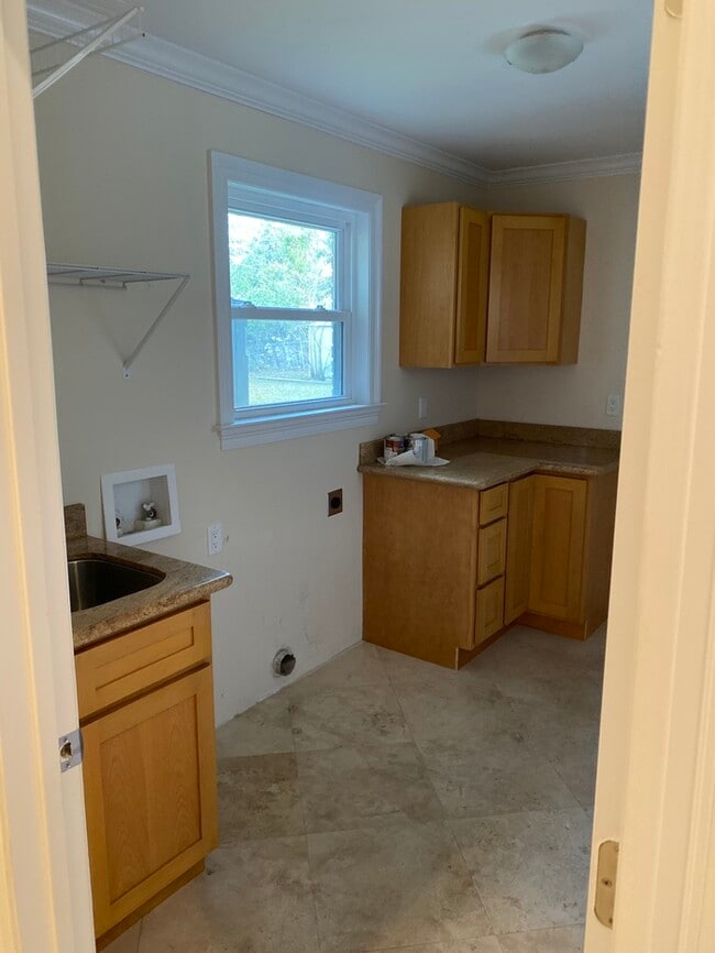Building Photo - 247 Bay Oaks Dr