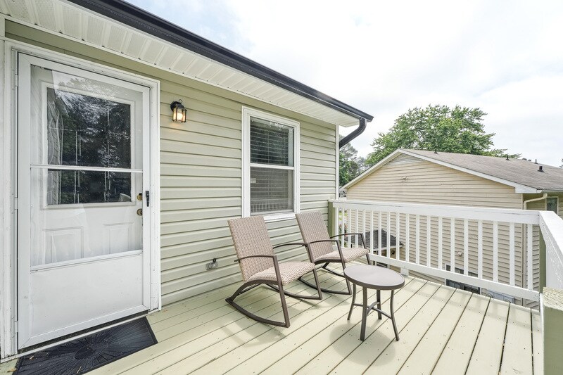 Primary Photo - 214 Bridgefield Pl
