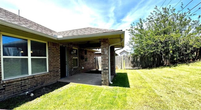 Photo - 1328 Ridgeway Dr House