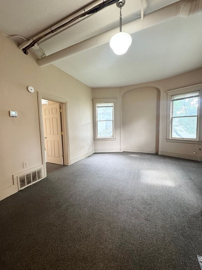 Building Photo - 112 N 38th Ave
