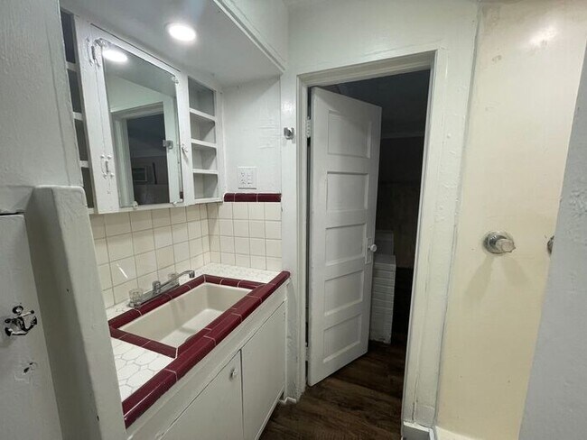 Foto del edificio - ((FREE Oct Rent)) Cozy 1 Bedroom 1 Bath Do...