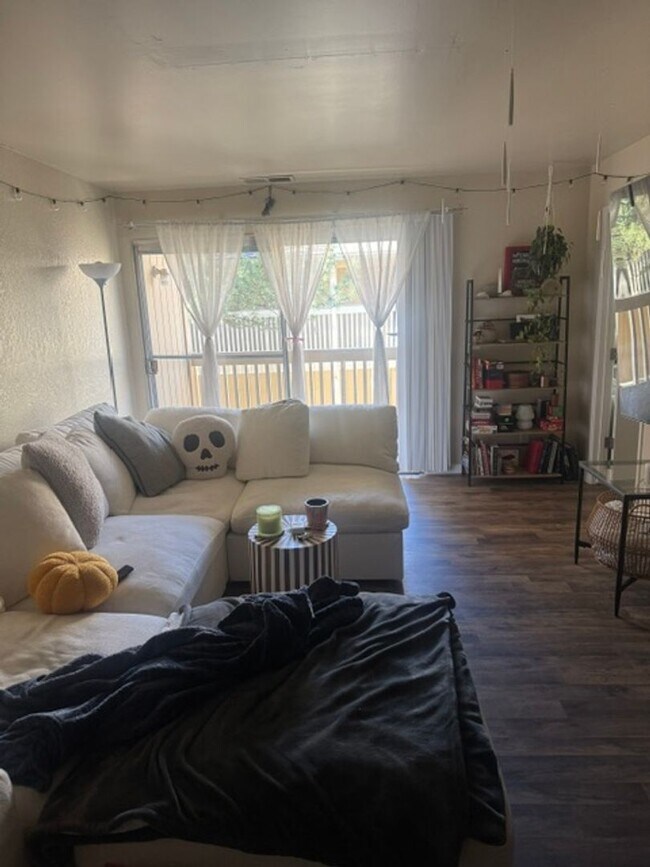 Foto del edificio - Beautifully updated and move-in ready condo!!