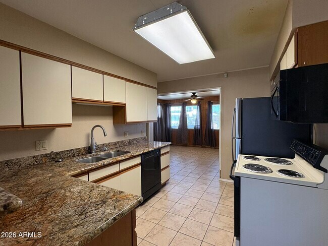 Building Photo - 12819 N 111th Dr