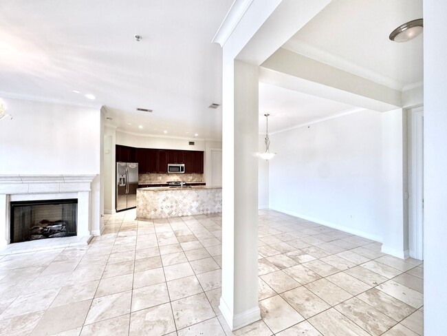 Building Photo - Luxury 3 Bed 2 Bath Condo at Crescent at University Lakes – Garage, Clubhouse & Trails!