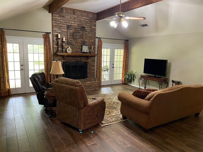 Building Photo - Beautiful 3 Bedroom Shreveport Home