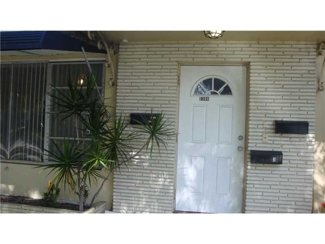 Building Photo - 1201 S 19th Ave