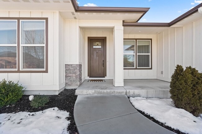 Building Photo - Large home with an RV garage