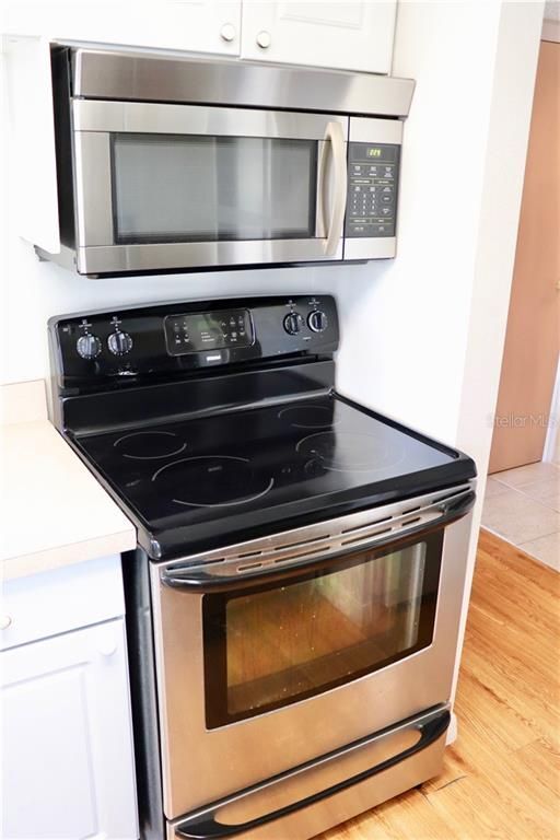 Brand new stove - 843 Caribbean Dr