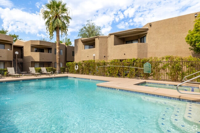 Piscina - Papago Park Apartments