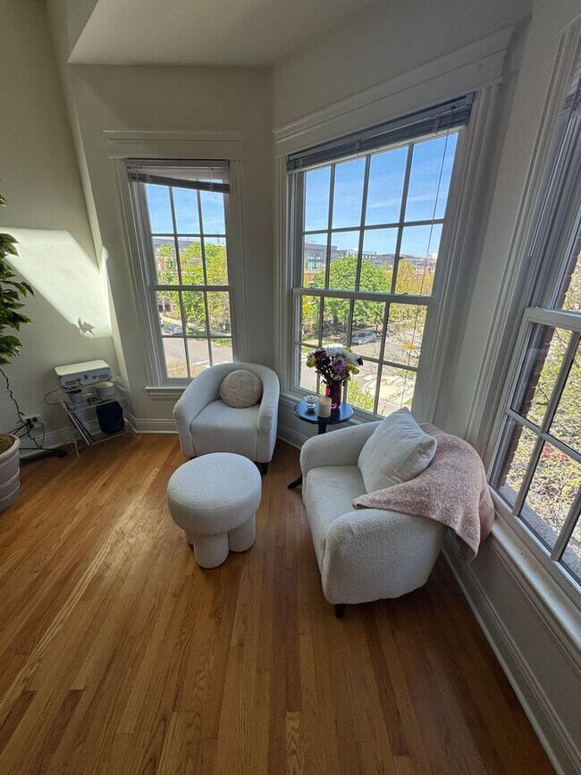 Foto del edificio - 1657 W Wrightwood Ave