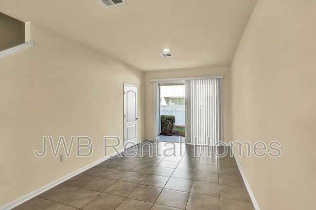 Foto del edificio - 612 Yellow Oaks Ln