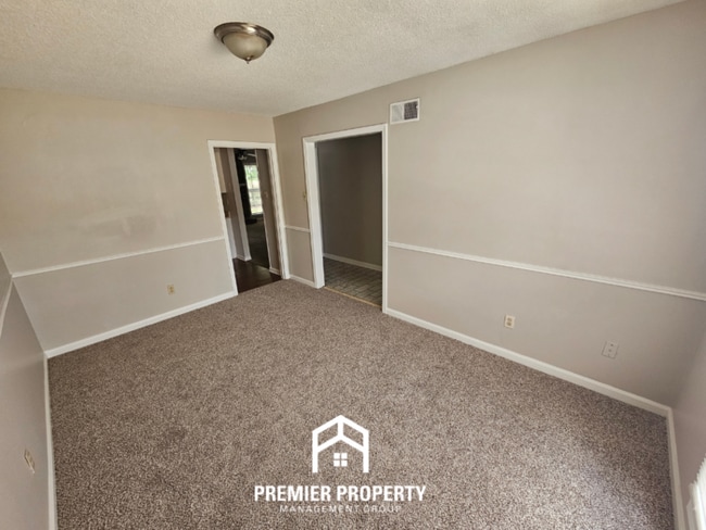 Building Photo - 3373 S Mendenhall Rd