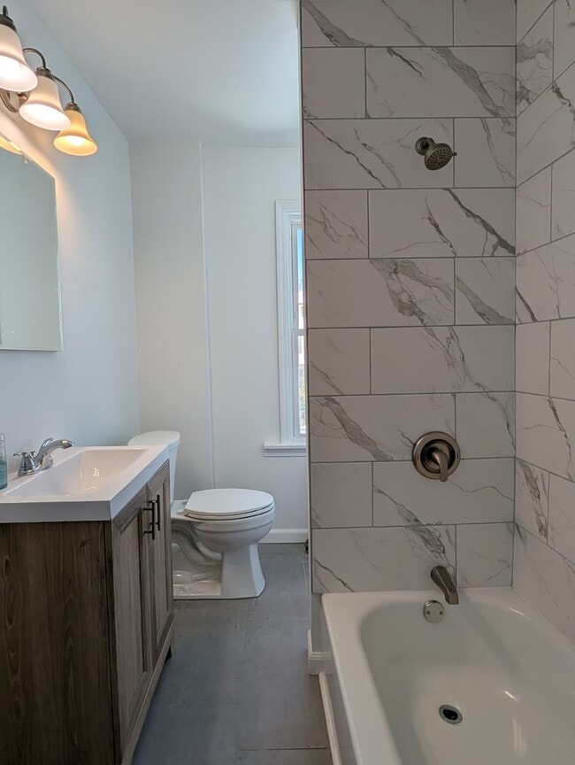 Building Photo - 500 Fordham Ave