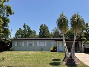 Building Photo - 5909 Sunderland Dr