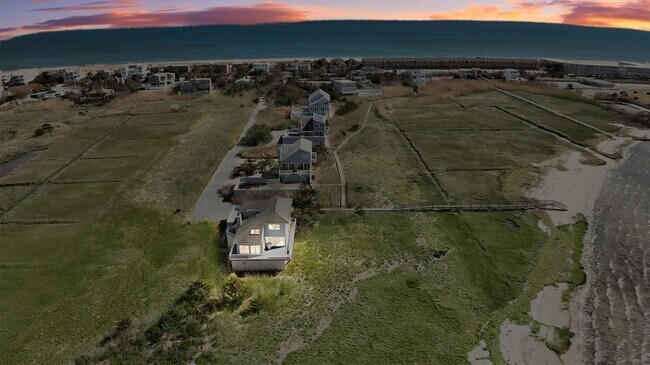 Foto del edificio - 552 Dune Rd