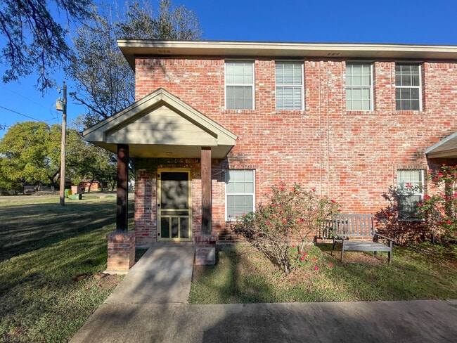 Building Photo - 506 3rd St
