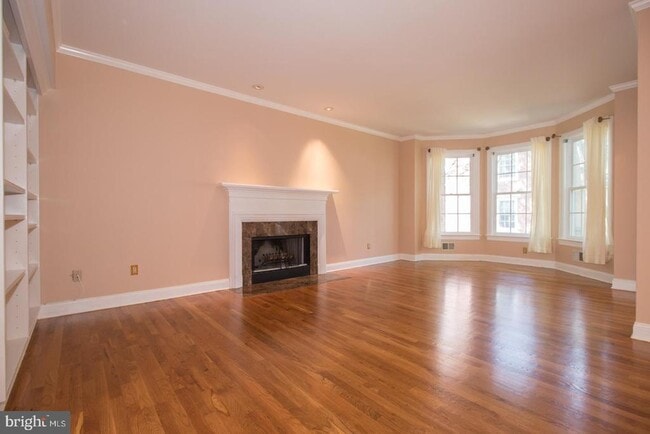 Building Photo - 42 Governors Ln
