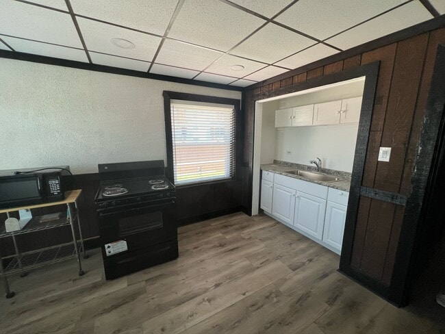 kitchen - 18 W Busse Ave