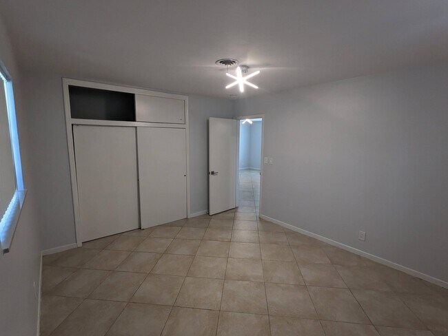 Foto del edificio - 2402 NE 5th Ave