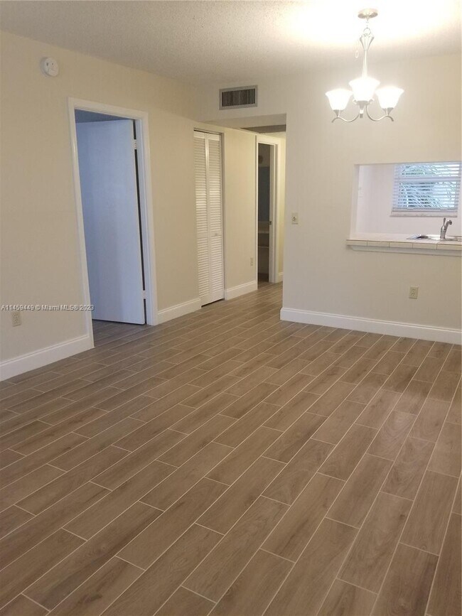 Building Photo - 9410 Poinciana Pl