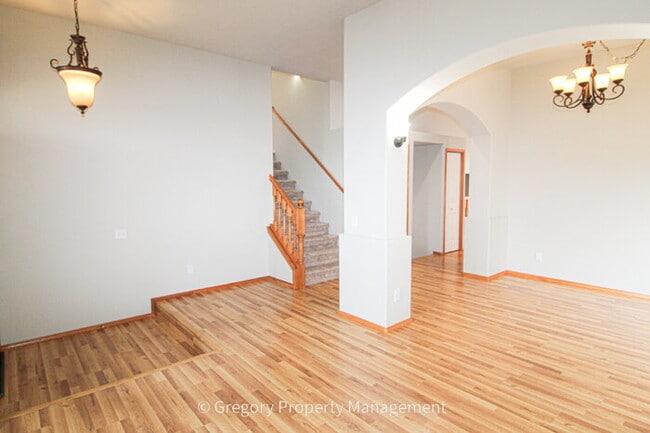 Building Photo - Well Maintained 1st Time Rental 4bed 3bath 2 Car 2076sf New Paint. Huge Fenced Backyard A/C