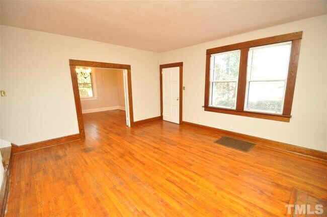 Foto del edificio - 1425 Wake Forest Rd