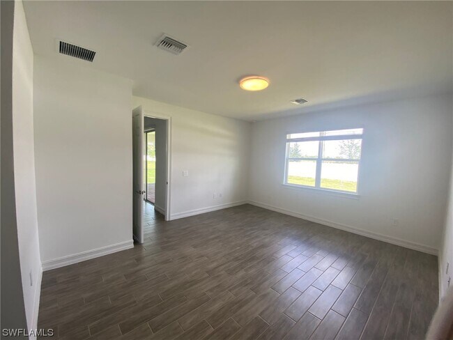 Foto del edificio - 2974 Royal Gardens Ave
