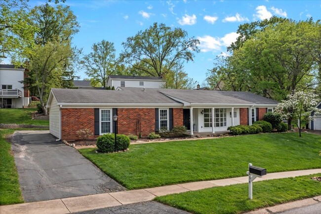 Building Photo - Spacious Ranch in Des Peres