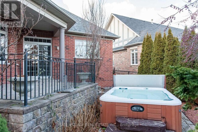 Building Photo - 50 Links Ln