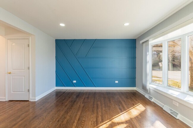 Building Photo - 5202 W 54th St