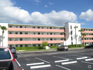 Building Photo - 2467 S Washington Ave