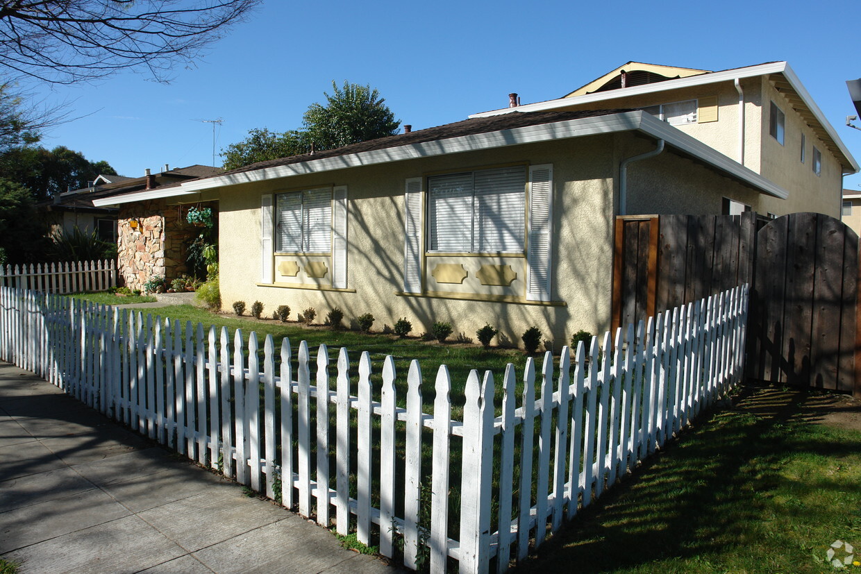 Foto principal - 1353 Lexington Dr