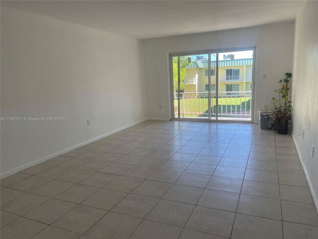 Foto del edificio - 505 NW 177th St