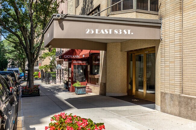 Entrada - 1114-1120 Madison Ave