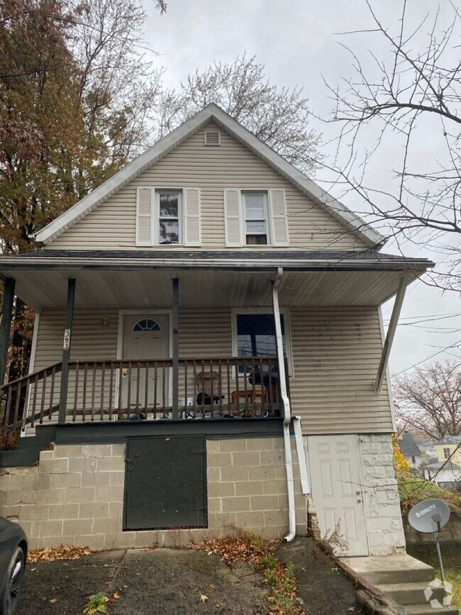 Building Photo - 393 E Thornton St