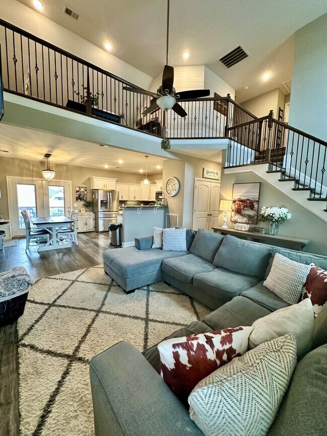 Foto del edificio - Pet Friendly Three Bedroom with Bonus!