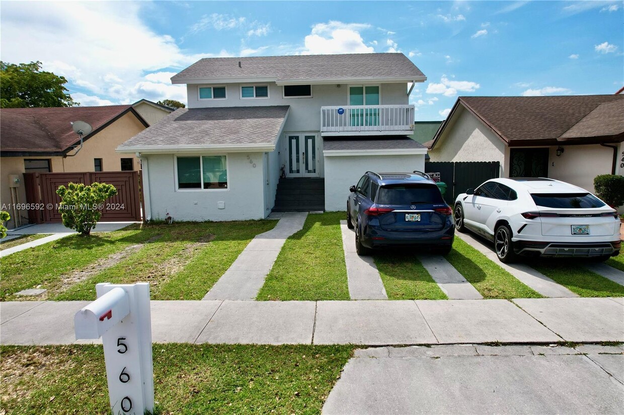 Foto principal - 560 SW 89th Ct