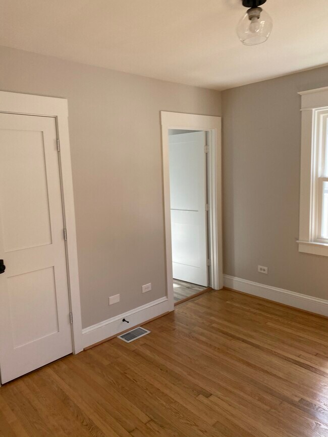 Dormitorio delantero - 613 Blenheim Ave