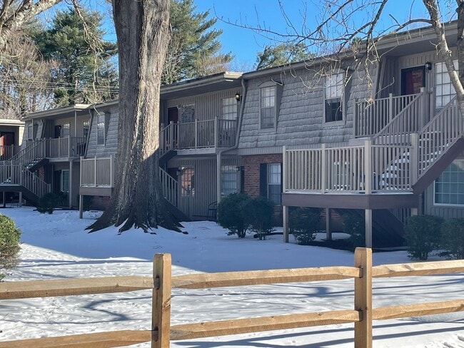 Foto del edificio - Salem Square is close to everything!